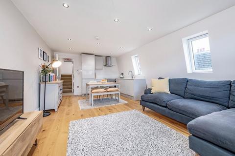 2 bedroom apartment for sale - Foxbourne Road, London