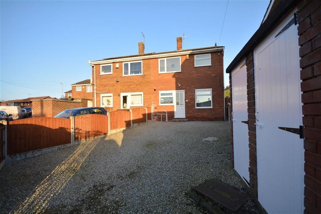 Western Avenue, Pontefract. WF8 3 bed semidetached house £750 pcm (£