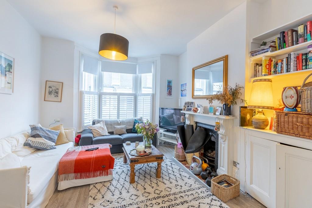 Halford Road, Fulham, SW6 4 bed property £3,848 pcm (£888 pw)