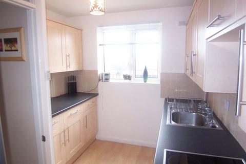 2 bedroom terraced house to rent, Greenfield Drive, Ridgewood, TN22