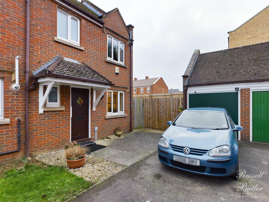 Fishers Field, Buckingham 3 bed end of terrace house £339,995