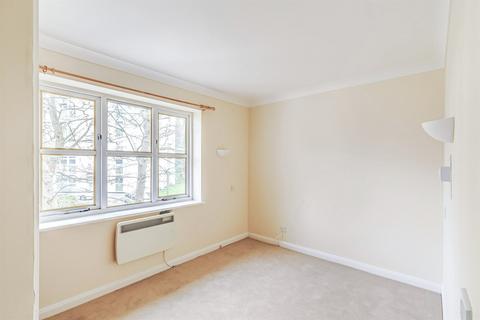 1 bedroom retirement property to rent, 23 Alexandra Lodge, Monument Hill KT13