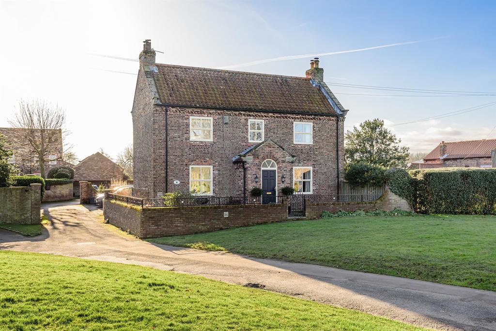 Poplar Farm, The Green, Gateforth, Selby, YO8 9LF 4 bed detached house
