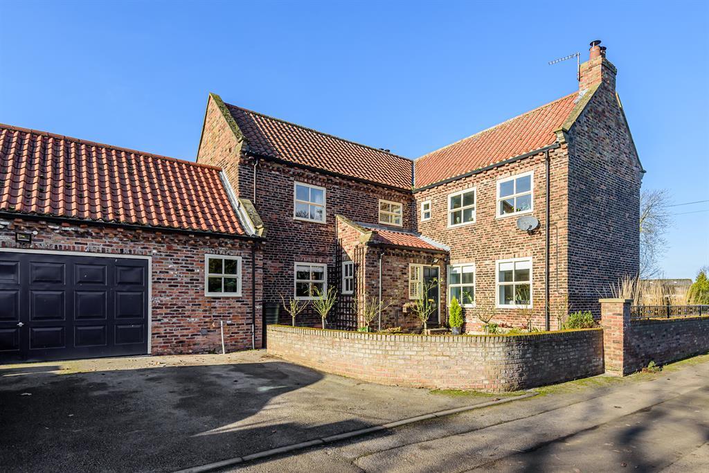 Poplar Farm, The Green, Gateforth, Selby, YO8 9LF 4 bed detached house