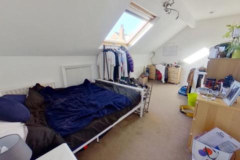 2 bedroom house to rent, Quarry Place, Woodhouse, Leeds