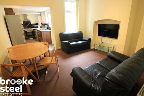 3 bedroom terraced house to rent, Wallness Lane, Salford