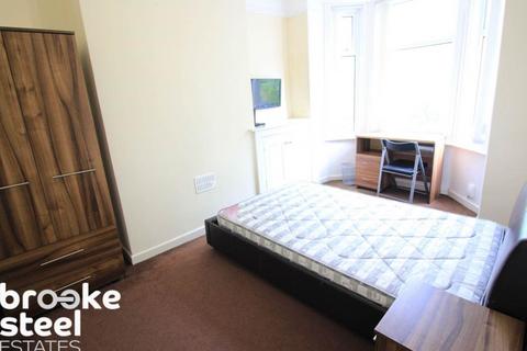 3 bedroom terraced house to rent, Wallness Lane, Salford