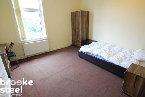 3 bedroom terraced house to rent, Wallness Lane, Salford