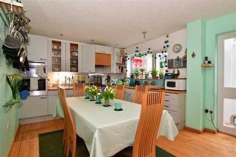 3 Leith Park Road, Gravesend, DA12 1LN