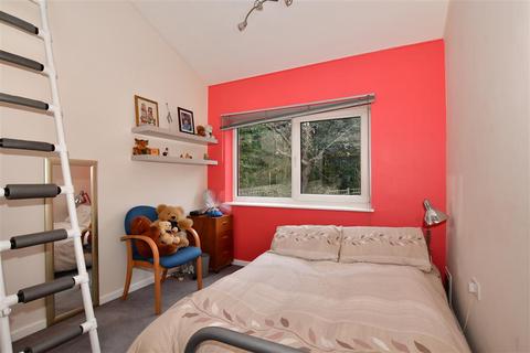 3 Leith Park Road, Gravesend, DA12 1LN