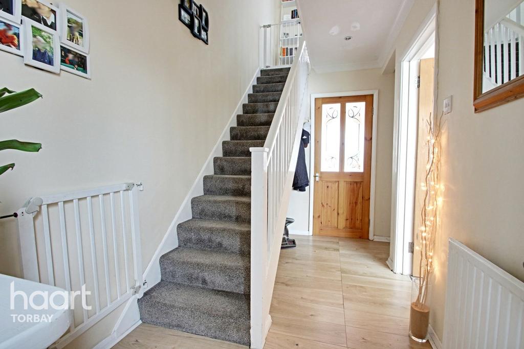 Shrewsbury Avenue, Torquay 2 bed terraced house £180,000
