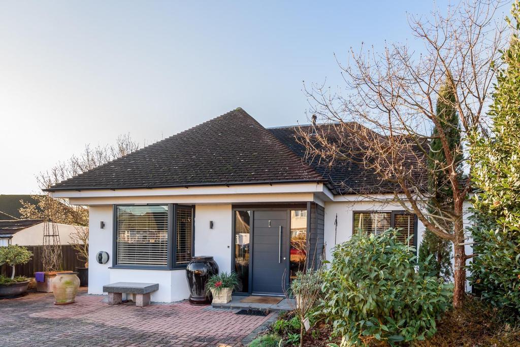 Kilmiston Avenue, Shepperton, TW17 4 bed detached bungalow £999,950