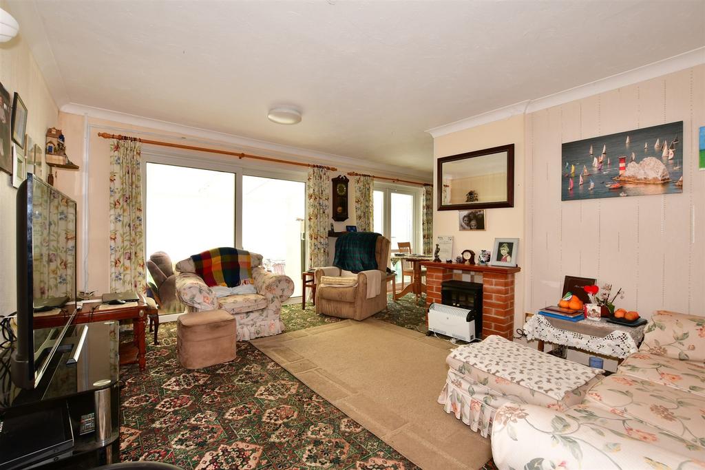Madeira Lane, Freshwater, Isle of Wight 2 bed detached bungalow £370,000