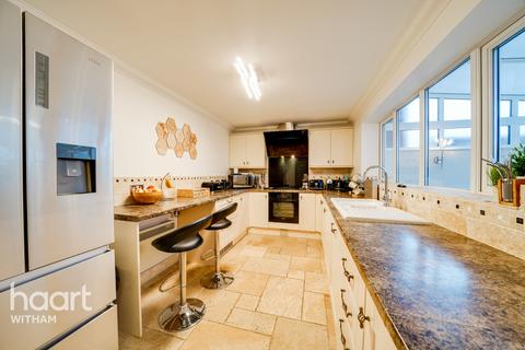 72 Bure Drive, Witham, CM8 1UD