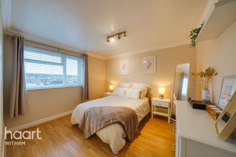 72 Bure Drive, Witham, CM8 1UD