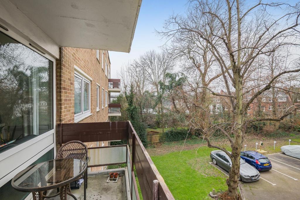Stanhope Road, Highgate 2 bed flat £585,000