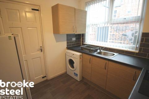 3 bedroom terraced house to rent, Mackenzie Road, Salford