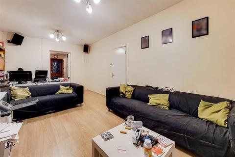 184 Heathway, Dagenham, RM10 9NS