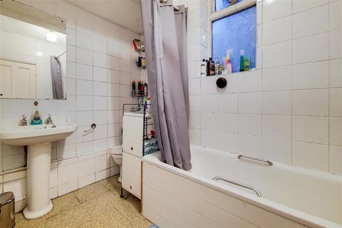 184 Heathway, Dagenham, RM10 9NS