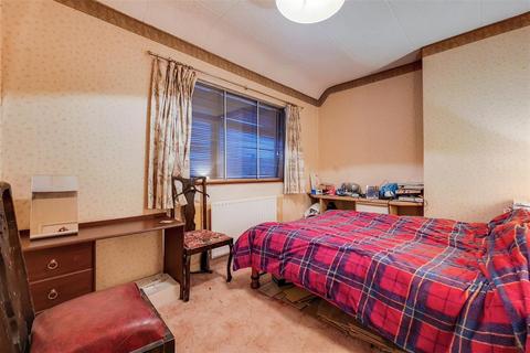 184 Heathway, Dagenham, RM10 9NS