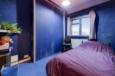 184 Heathway, Dagenham, RM10 9NS