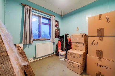 184 Heathway, Dagenham, RM10 9NS