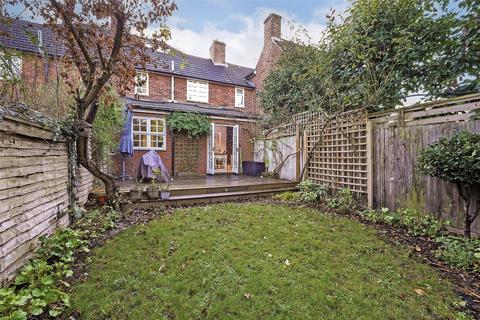 4 bedroom house to rent, Crestway, London