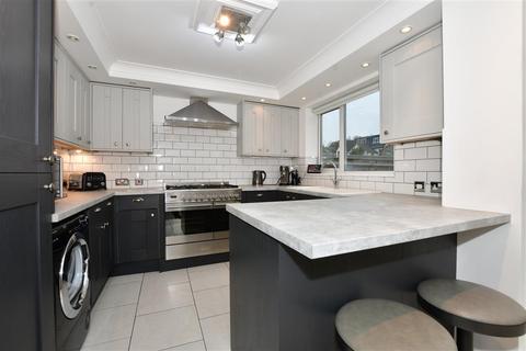 104 Lower Road, Kenley, CR8 5ND