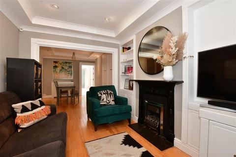104 Lower Road, Kenley, CR8 5ND