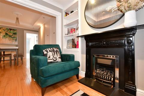 104 Lower Road, Kenley, CR8 5ND