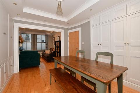 104 Lower Road, Kenley, CR8 5ND