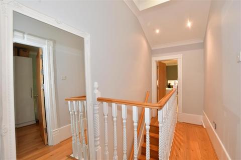 104 Lower Road, Kenley, CR8 5ND