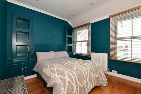 104 Lower Road, Kenley, CR8 5ND