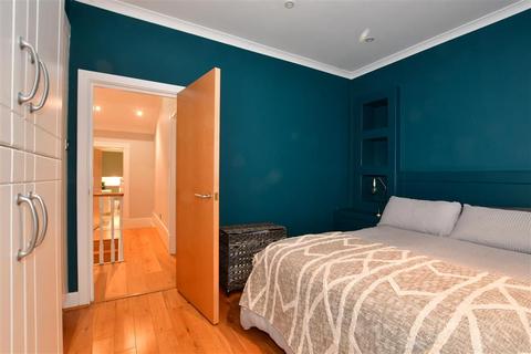 104 Lower Road, Kenley, CR8 5ND