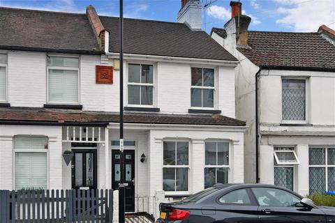 104 Lower Road, Kenley, CR8 5ND