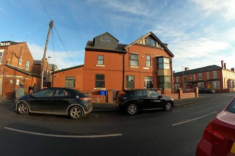 6 bedroom terraced house to rent, Acomb Street, Manchester