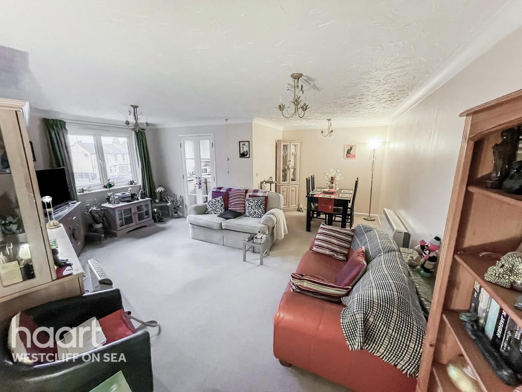 Balmoral Road, WestcliffOnSea 1 bed apartment £130,000