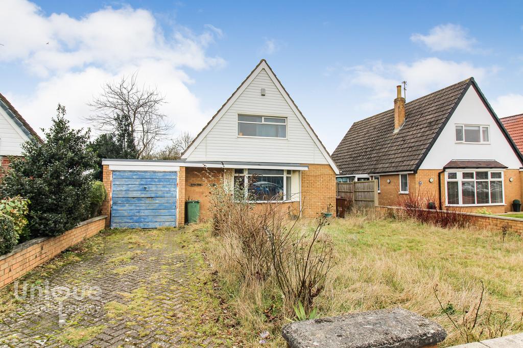 Edwinstowe Road, Lytham St. Annes, FY8 3 bed detached house £225,000