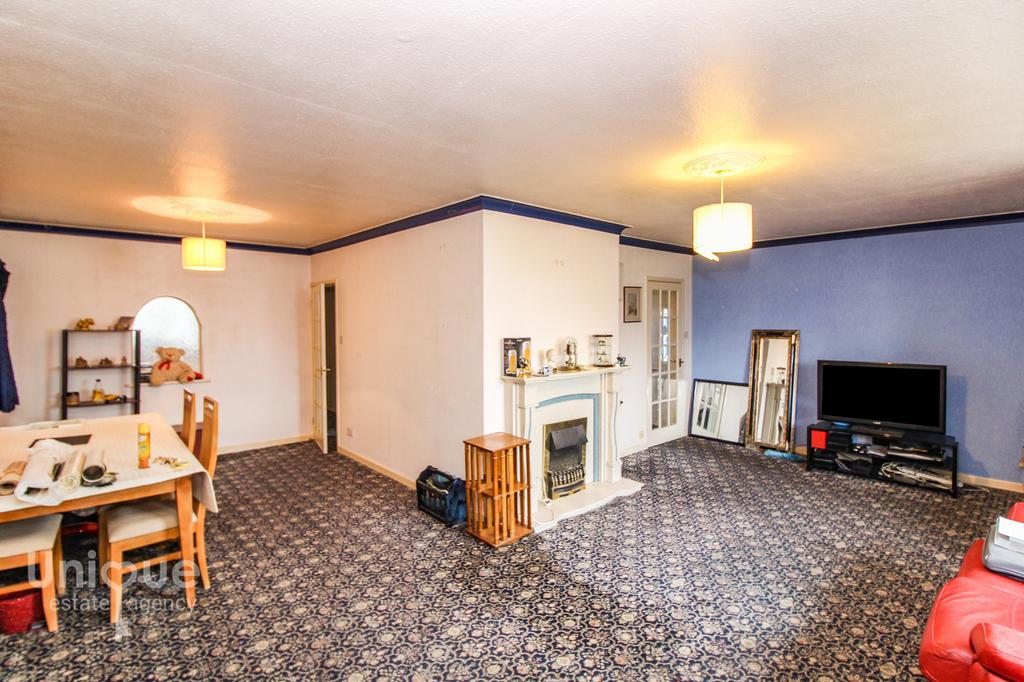 Edwinstowe Road, Lytham St. Annes, FY8 3 bed detached house £225,000
