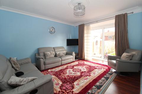 4 bedroom semi-detached house for sale - Middleton Avenue, Fenham, Newcastle upon Tyne, Tyne and Wear, NE4 9NB