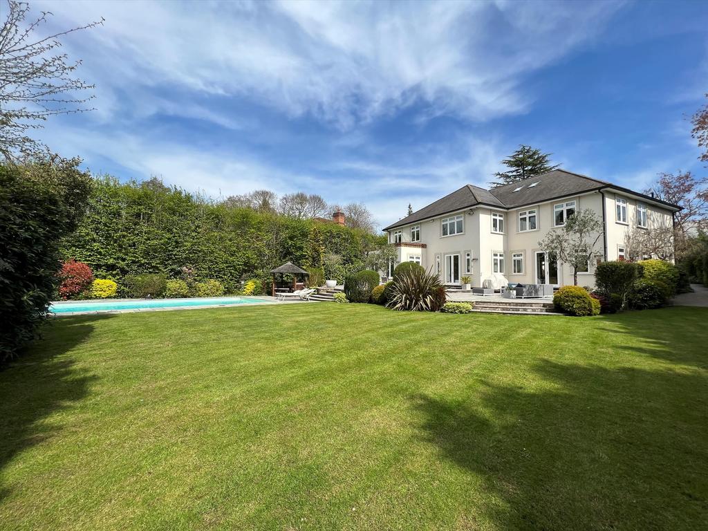 Moles Hill, Oxshott, Surrey, KT22 6 bed detached house £3,800,000