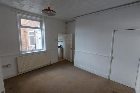 2 bedroom ground floor flat to rent, South Terrace, Wallsend NE28
