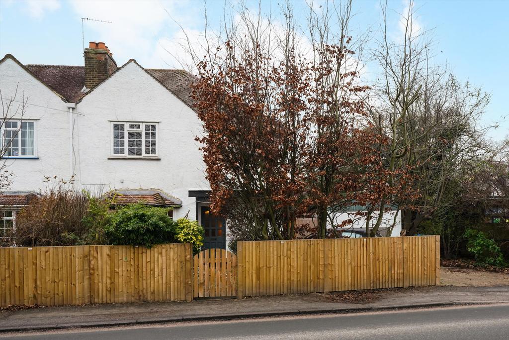 Hare Lane, Claygate, Esher, Surrey, KT10. 3 bed semidetached house £809,000