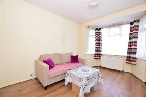 5 bedroom terraced house to rent, Chase Lane, Barkingside, IG6