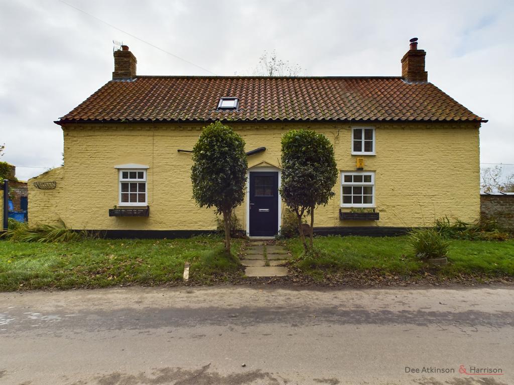A Two Bedroom Detached Cottage   To Let