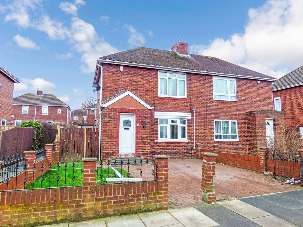 Manor Gardens, Wardley, Gateshead... 2 bed semidetached house £80,000