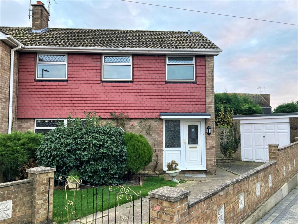 Ridgestone Avenue, Bilton, Hull... 3 bed end of terrace house £170,000