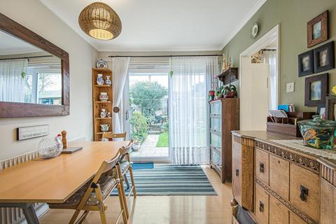 10 Manygates, London, SW12 9JS