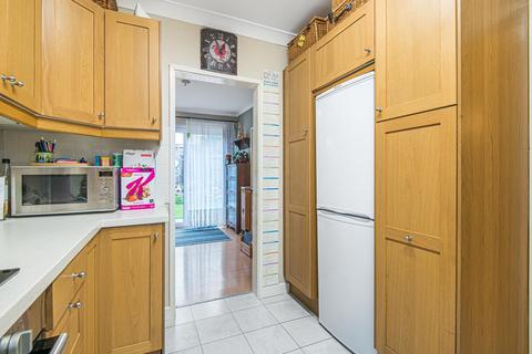 10 Manygates, London, SW12 9JS