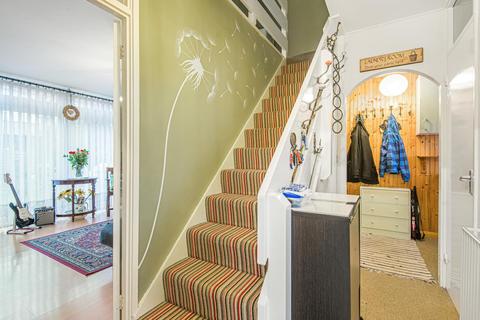10 Manygates, London, SW12 9JS